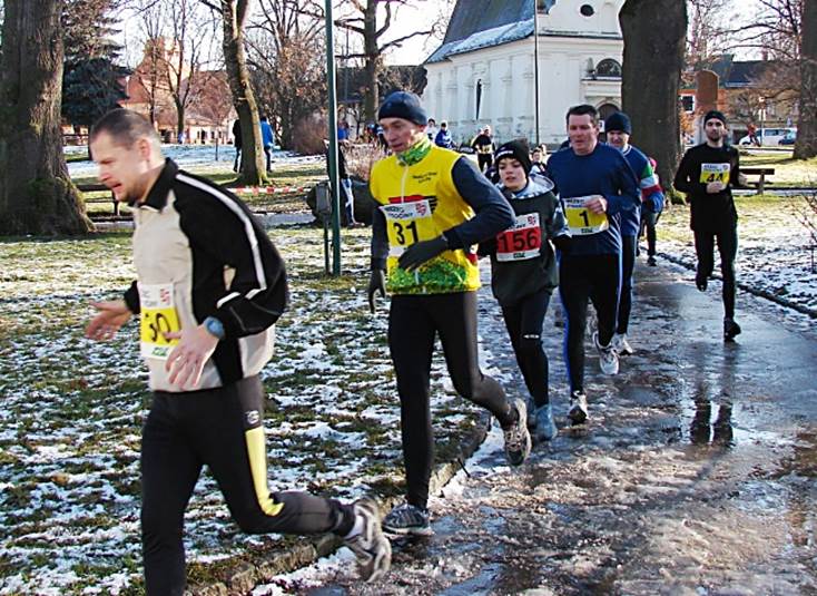 Obsah obrzku venku, osoba, obleen, boty

Popis byl vytvoen automaticky