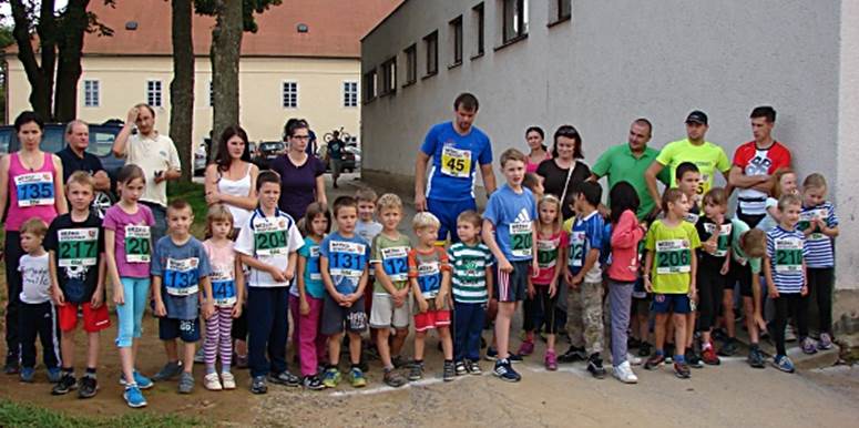 Obsah obrázku osoba, boty, venku, sport
Popis byl vytvořen automaticky