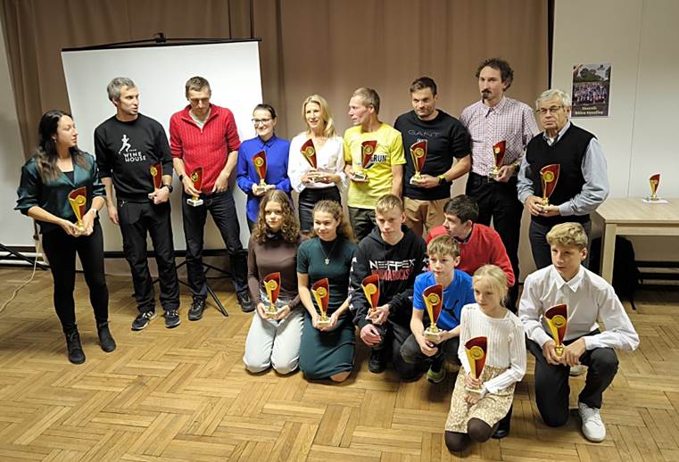 Obsah obrzku interir, displej, socha, umn

Popis byl vytvoen automaticky